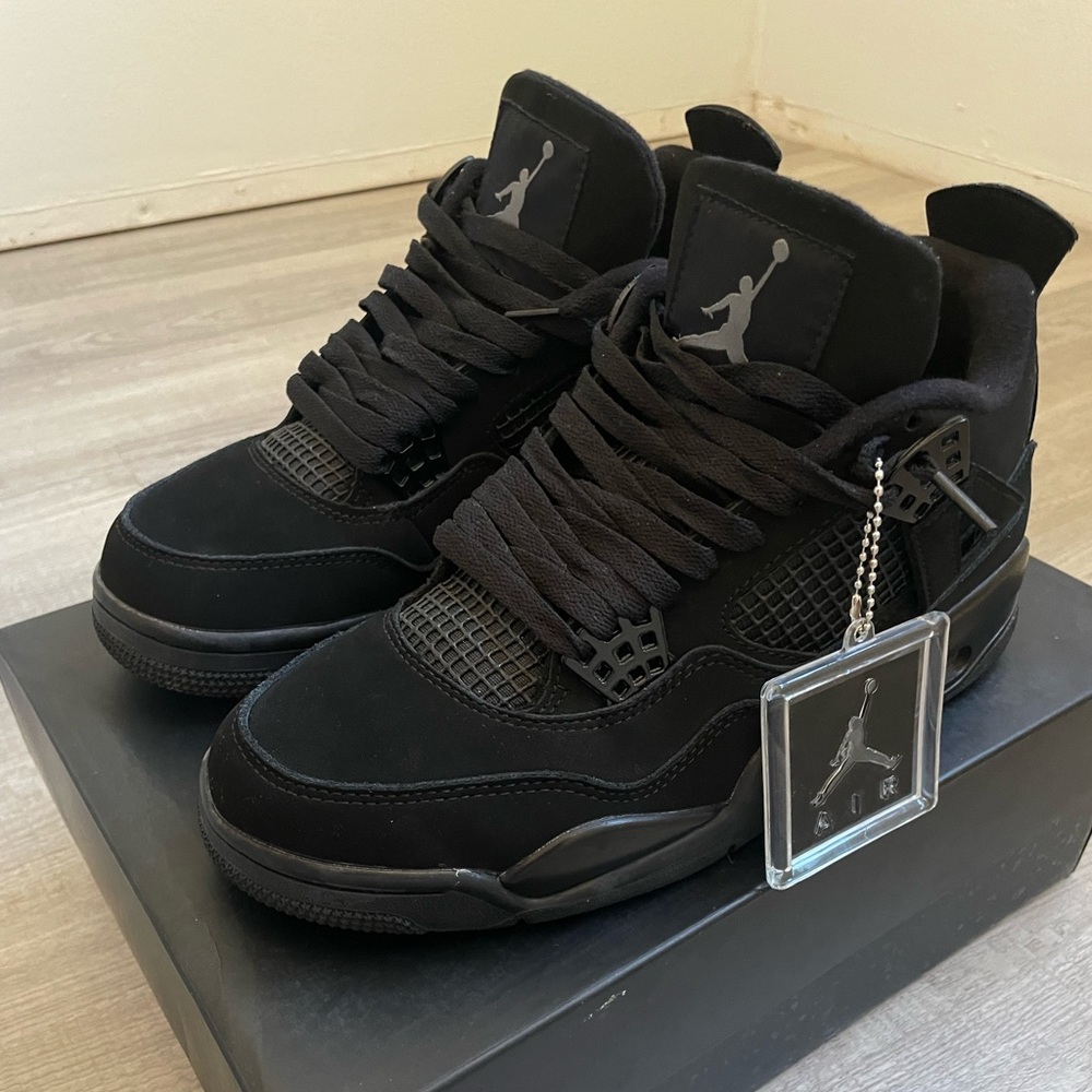 Black Cat Jordan 4’s (2020) 9.5/10